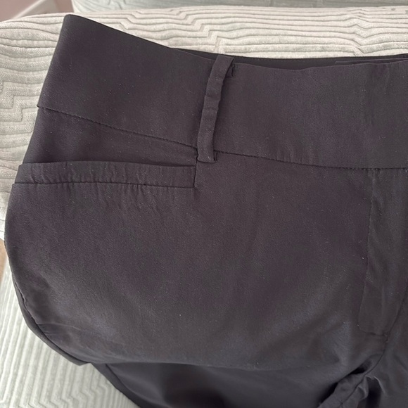 Lane Bryant Black 4 Season Slim Capri Mid Size. Button/ 2 Hook Closure. Size 20 - Picture 2 of 11